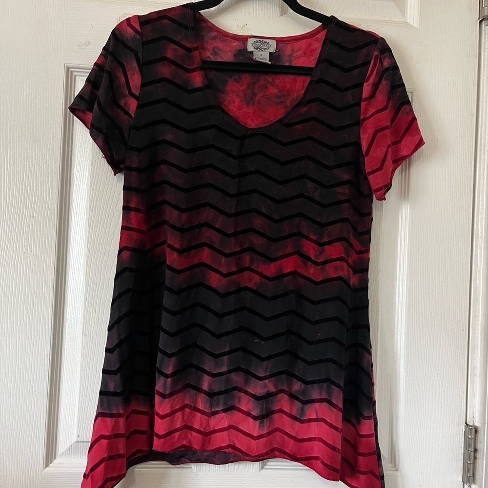 Sienna Grace‎ Red and Black Chevron Short Sleeve Top Sz S